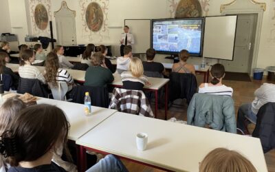 Jugendoffizierin der Bundeswehr zu Besuch